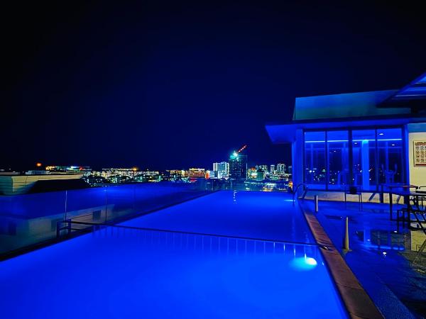 Riverside Opulent Nights at Sky Hotel : photo 9 de la chambre suite - vue sur rivière