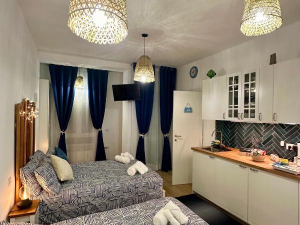 Due Mari Milano Apartment ZONA PORTELLO-FIERA FREE WI-FI : photo 10 de la chambre chambre double avec balcon (3 adultes)
