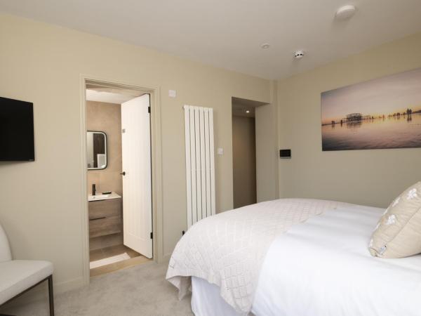 Kings Road Suites : photo 2 de la chambre chambre lit king-size supérieure