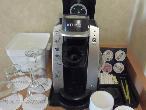 Rosslyn Inn & Suites : photo 8 de la chambre chambre standard avec 2 lits queen-size - nouveau bâtiment