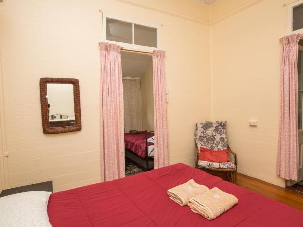Ryan's Rest Boutique Accommodation : photo 9 de la chambre chambre double avec salle de bains commune