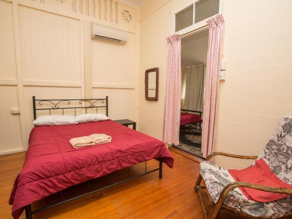 Ryan's Rest Boutique Accommodation : photo 7 de la chambre chambre double avec salle de bains commune