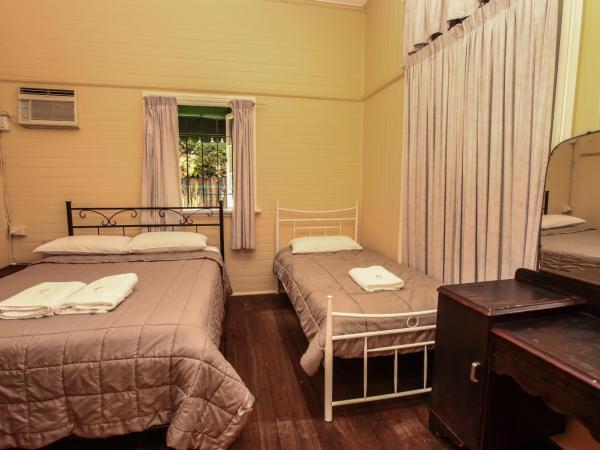 Ryan's Rest Boutique Accommodation : photo 2 de la chambre chambre simple basique avec salle de bains commune