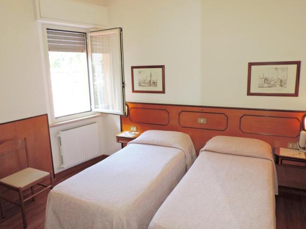 Hotel Signa : photo 9 de la chambre chambre double ou lits jumeaux standard