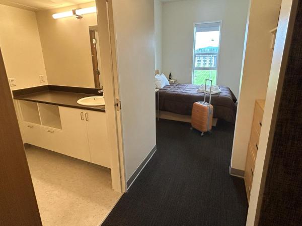 UBC Okanagan Campus : photo 2 de la chambre double room with private bathroom - nechako building