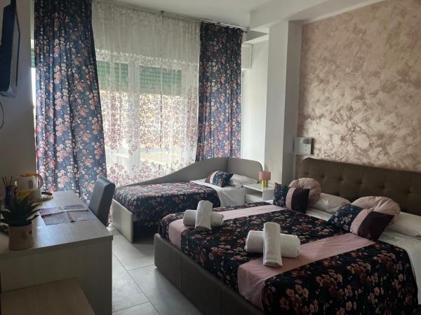 Albachiara Suite Rooms : photo 1 de la chambre chambre double supérieure - vue sur ville