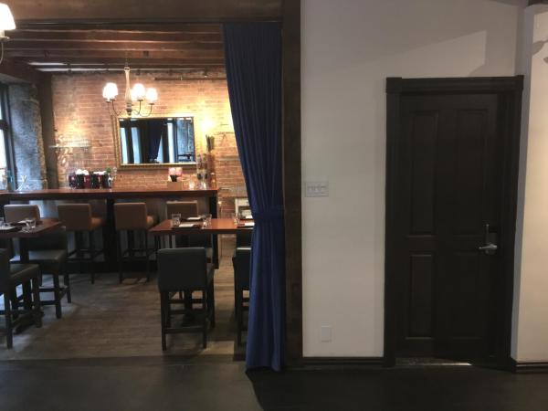 Hotel Épik Montréal : photo 1 de la chambre chambre lit queen-size - rez-de-chaussée