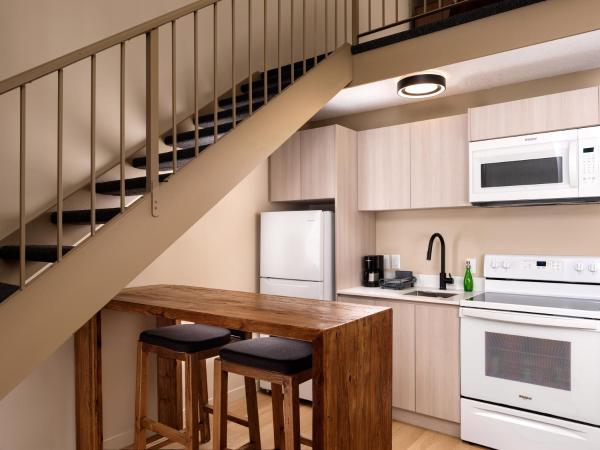 Huntingdon Hotel and Suites : photo 3 de la chambre studio lit king-size avec canapé-lit