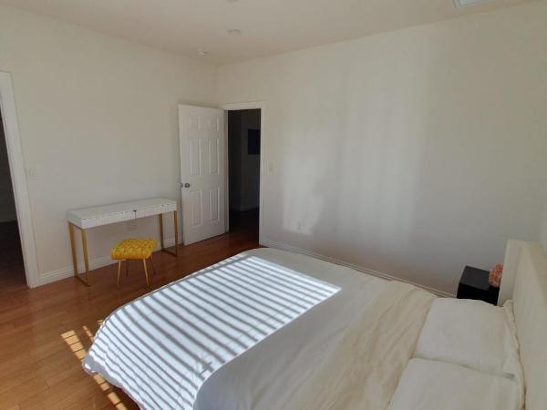 3 Bedroom Hollywood Gem : photo 1 de la chambre chambre double avec salle de bains privative