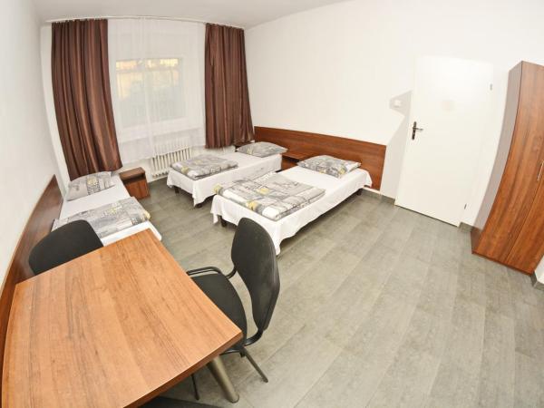 Twój Hostel Klimczoka 7 : photo 1 de la chambre chambre lits jumeaux avec salle de bains commune