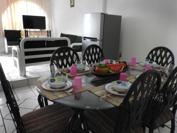 Hotel Villas Balcones de Costa Azul : photo 5 de la chambre chambre familiale avec salle de bains privative