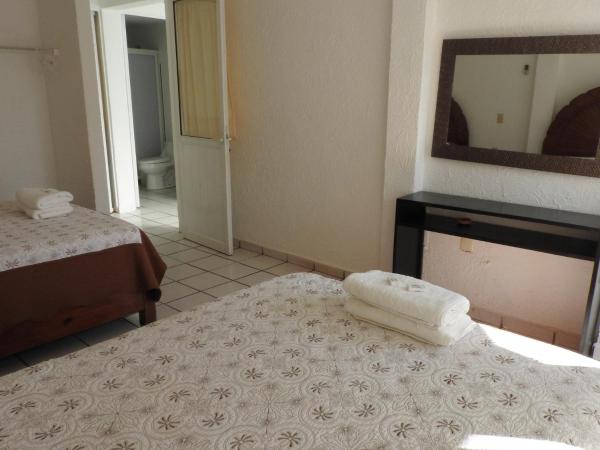 Hotel Villas Balcones de Costa Azul : photo 10 de la chambre chambre familiale avec salle de bains privative