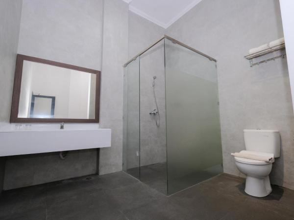 The Grand Palace Hotel Yogyakarta : photo 9 de la chambre chambre familiale avec balcon