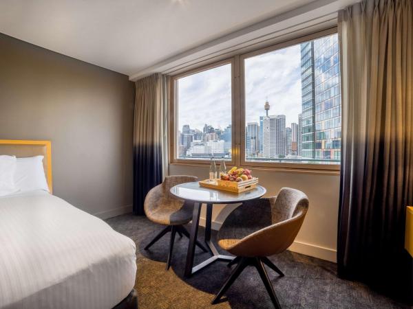 Novotel Sydney Darling Harbour : photo 4 de la chambre chambre deluxe avec 2 lits doubles - vue sur horizon