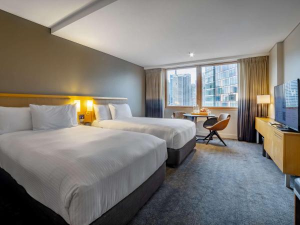Novotel Sydney Darling Harbour : photo 1 de la chambre chambre deluxe avec 2 lits doubles - vue sur horizon