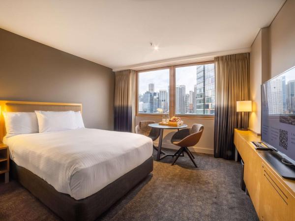 Novotel Sydney Darling Harbour : photo 1 de la chambre chambre lit queen-size de luxe - vue sur ville