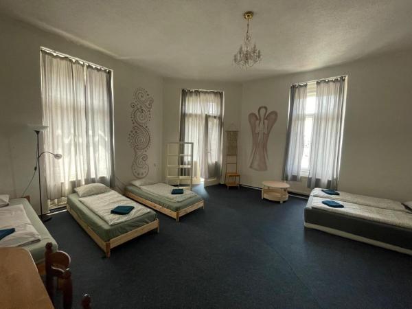 Hostel Moravia Ostrava : photo 2 de la chambre chambre quadruple Économique