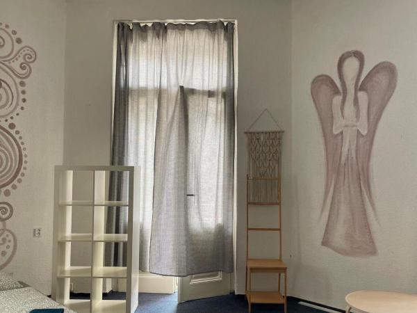 Hostel Moravia Ostrava : photo 4 de la chambre chambre quadruple avec balcon