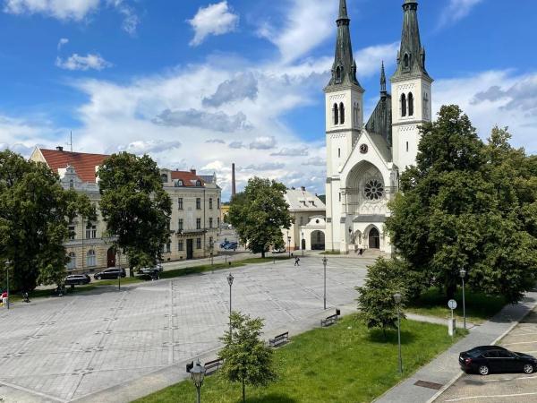 Hostel Moravia Ostrava : photo 6 de la chambre chambre quadruple avec balcon