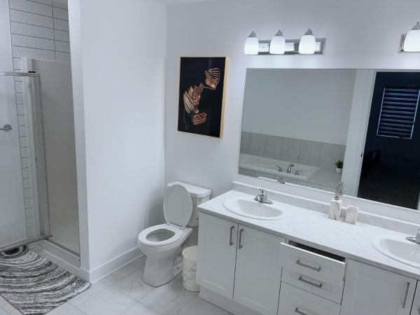 House of Daizy Home : photo 2 de la chambre chambre familiale avec salle de bains privative