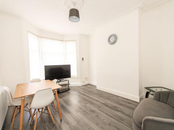 Room in Anfield : photo 1 de la chambre chambre double avec salle de bains commune