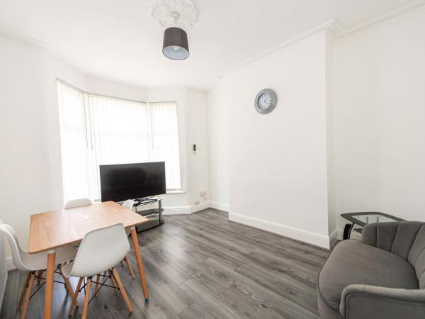 Room in Anfield : photo 3 de la chambre chambre double avec salle de bains commune