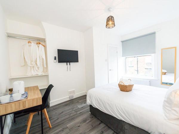 Room in Anfield : photo 6 de la chambre chambre double avec salle de bains commune