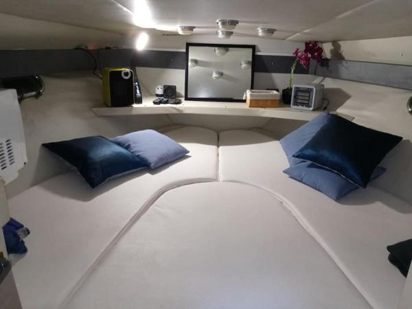 Exclusive boat in Marina de Valencia, ideal for couples : photo 1 de la chambre mobile home