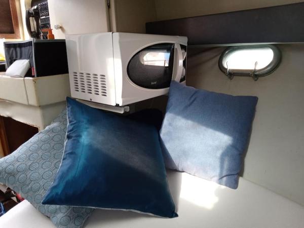 Exclusive boat in Marina de Valencia, ideal for couples : photo 4 de la chambre mobile home