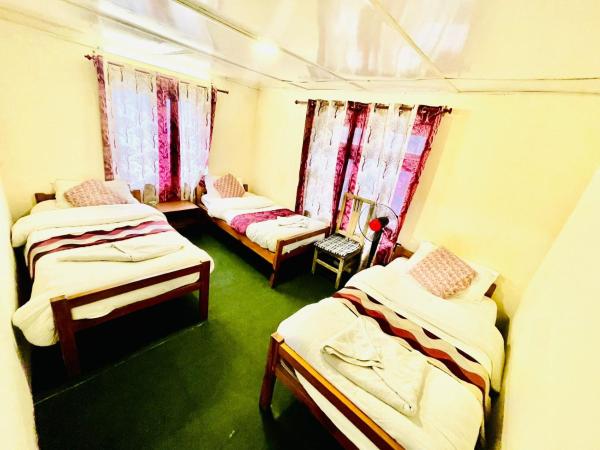Best Hostel : photo 9 de la chambre chambre triple basique avec salle de bains commune