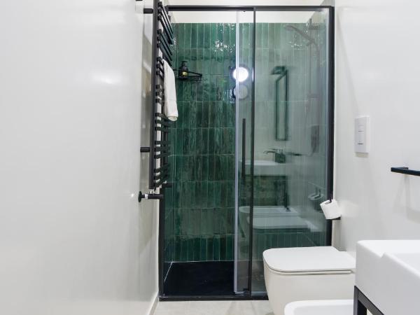 Weaver Suites By Dimorra : photo 2 de la chambre chambre triple