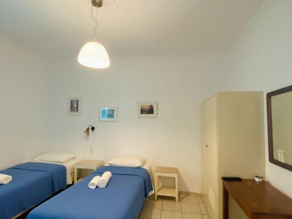 Pension Marias : photo 4 de la chambre chambre quadruple avec salle de bains privative