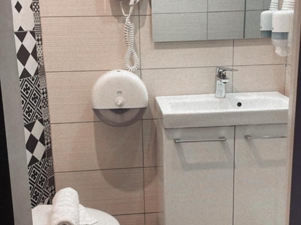 Hotel Riviera : photo 5 de la chambre chambre lits jumeaux