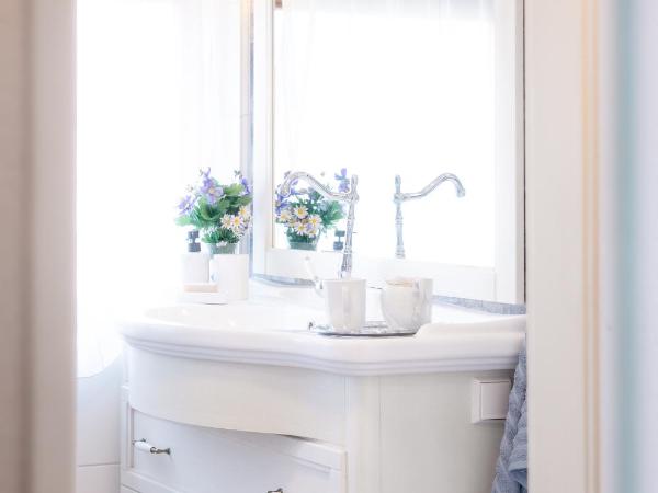 Marinela's BnB : photo 2 de la chambre chambre familiale avec salle de bains privative