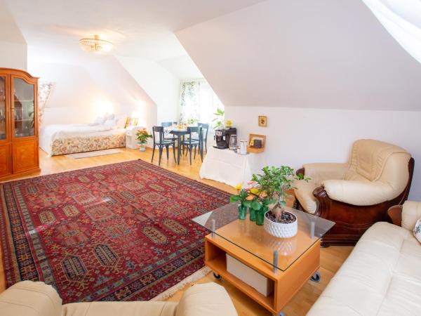 Marinela's BnB : photo 5 de la chambre chambre familiale avec salle de bains privative