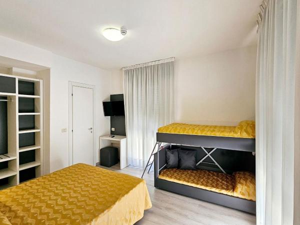 Hotel Panorama : photo 1 de la chambre chambre familiale avec balcon (2 adultes + 2 enfants)