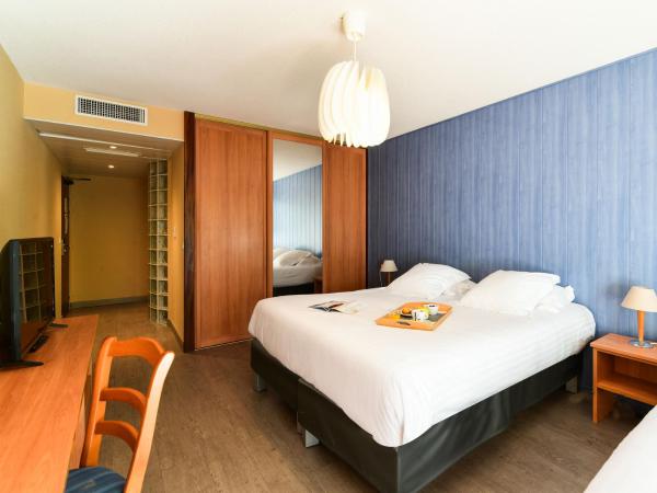 Hotel Le Pavillon Bleu : photo 1 de la chambre junior suite south with shower