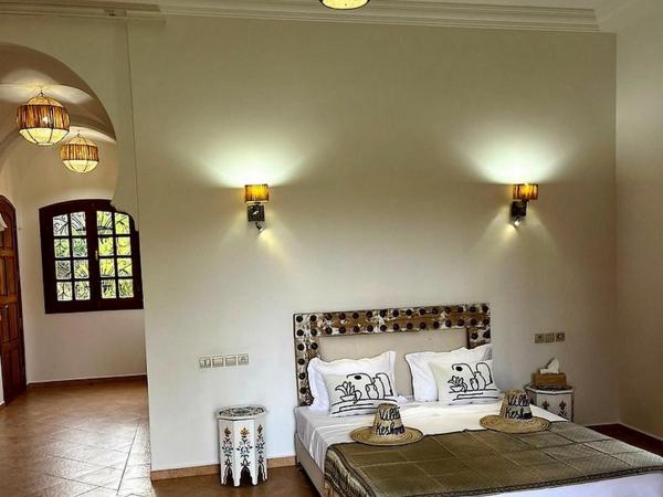 Villa Keshmere : photo 2 de la chambre suite lit queen-size - vue sur piscine