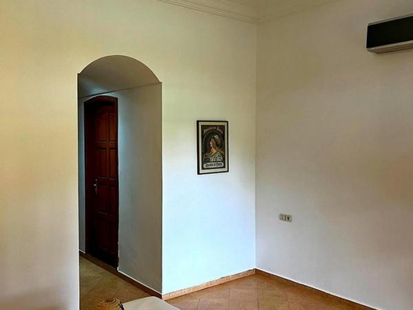 Villa Keshmere : photo 7 de la chambre chambre lits jumeaux - vue sur piscine