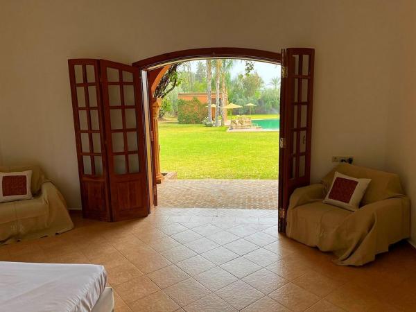 Villa Keshmere : photo 1 de la chambre suite lit queen-size - vue sur piscine