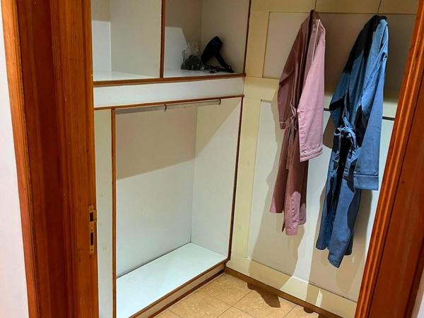 Villa Keshmere : photo 9 de la chambre chambre lits jumeaux - vue sur piscine