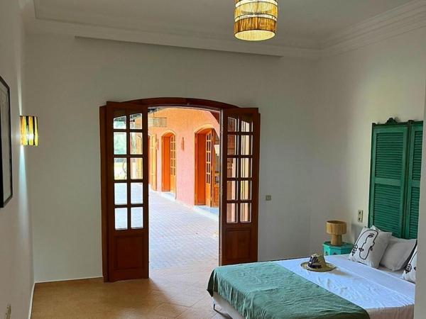 Villa Keshmere : photo 5 de la chambre chambre lit queen-size - vue sur piscine