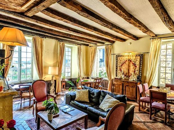 La Lanterne Chambres d'Hotes : photo 6 de la chambre chambre lit king-size - vue sur jardin