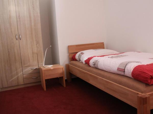 Guest House Krpole : photo 4 de la chambre chambre simple avec salle de bains