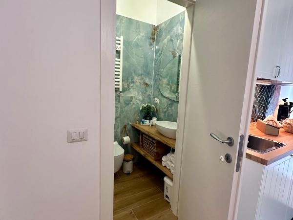 Due Mari Milano Apartment ZONA PORTELLO-FIERA FREE WI-FI : photo 6 de la chambre chambre double avec balcon (3 adultes)