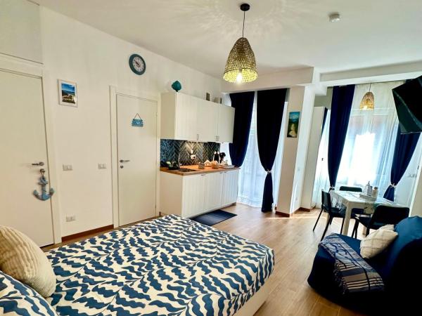 Due Mari Milano Apartment ZONA PORTELLO-FIERA FREE WI-FI : photo 9 de la chambre chambre double avec balcon (3 adultes)