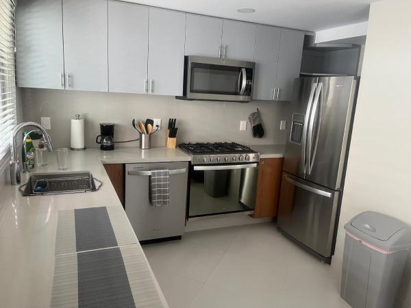 Vidalia - Modern Condos with Rooftop Terrace and Gym : photo 2 de la chambre appartement avec balcon