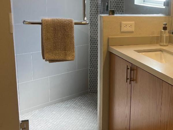 Vidalia - Modern Condos with Rooftop Terrace and Gym : photo 6 de la chambre appartement avec balcon