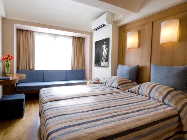 Hermes Hotel : photo 2 de la chambre chambre familiale avec porte communicante