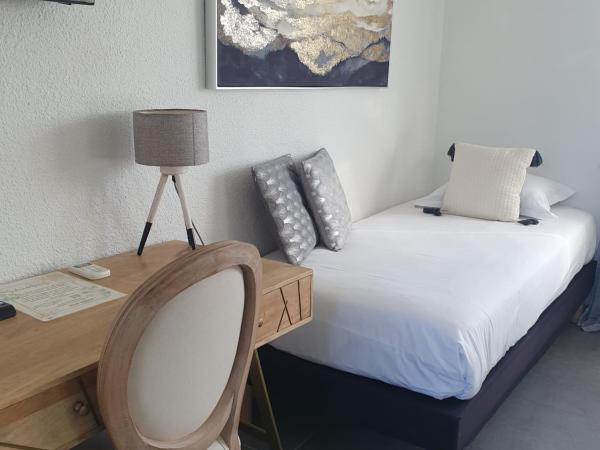 Le Mas des Quintrands Manosque - Motel de charme : photo 5 de la chambre chambre triple confort